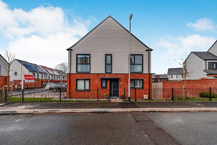 3 Bedroom Semi Detached House For Sale In Juniper Avenue, Bushbury, Wolverhampton, WV10