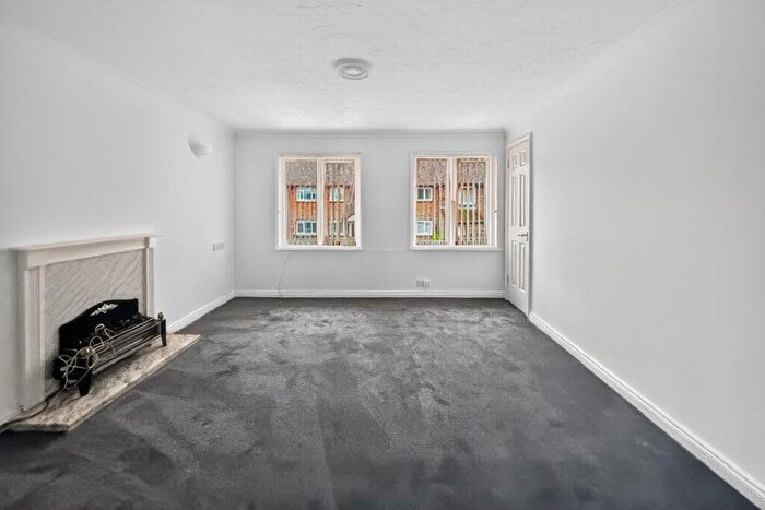 1 Bedroom Apartment For Sale In Acorn Drive, Wokingham, RG40