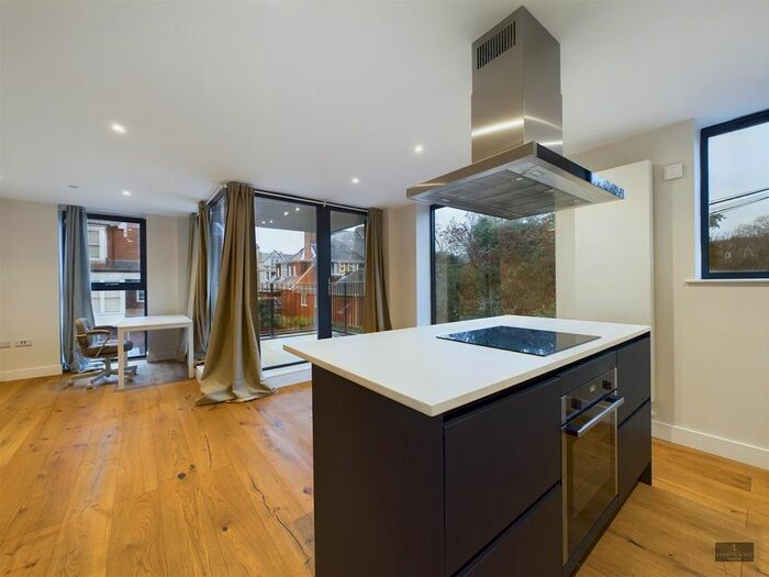 2 Bedroom Flat To Rent In Barnfield Road, Exeter, EX1