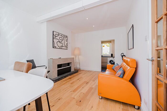 2 Bedroom Flat To Rent In Prestonfield Gardens, Edinburgh, EH16
