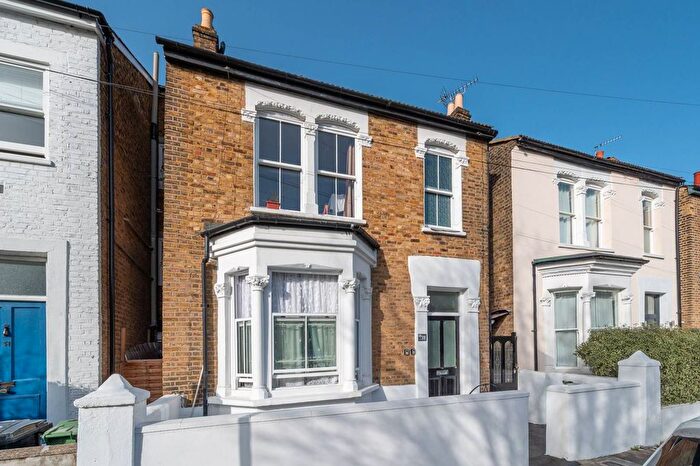 5 Bedroom Semi Detached House For Sale In Winslade Road, Brixton, London, SW2