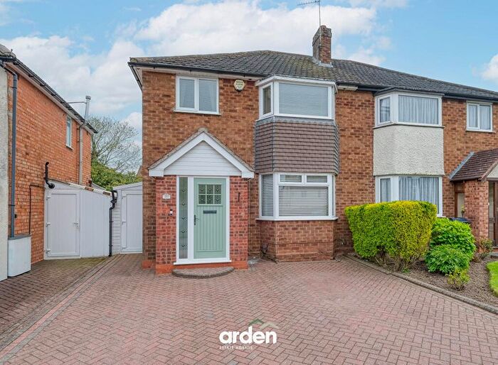 3 Bedroom Semi Detached House For Sale In Alvechurch Road, Birmingham, B31