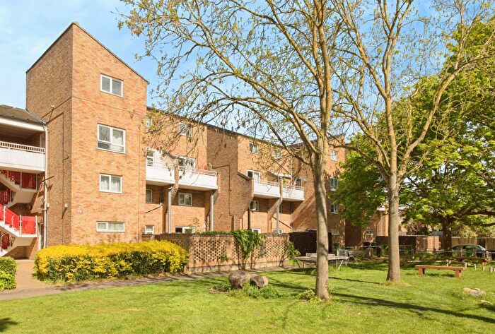 1 Bedroom Flat For Sale In Aragon Close, Cambridge, CB4