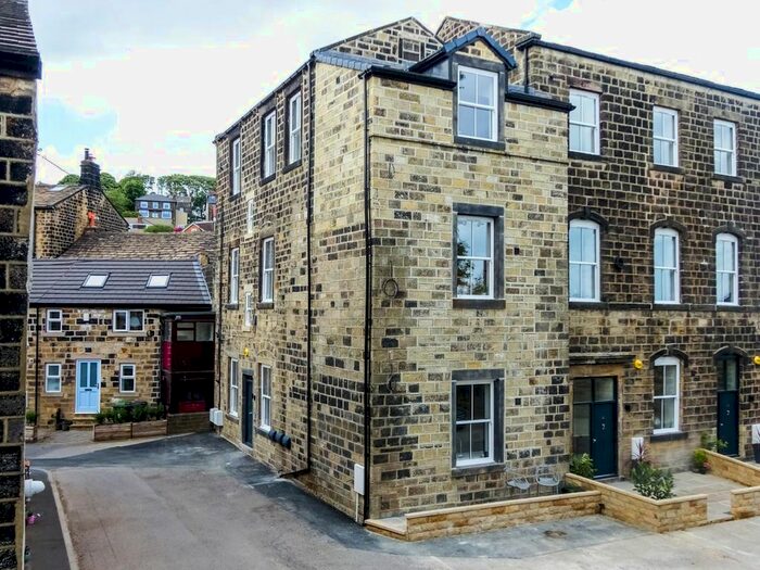 2 Bedroom Flat To Rent In Low Green, Rawdon, Leeds LS19