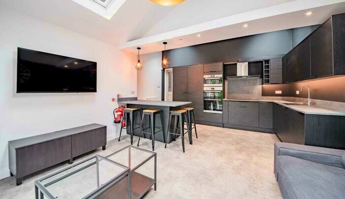 8 Bedroom End Of Terrace House To Rent In Highfield Road, Derby, DE22