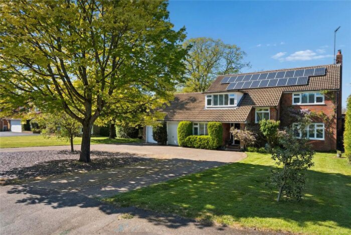 4 Bedroom Detached House For Sale In Felden Drive, Felden, Hemel Hempstead, Hertfordshire, HP3