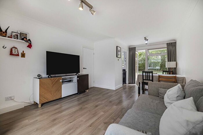 2 Bedroom Maisonette For Sale In Avondale Road, Bromley, BR1