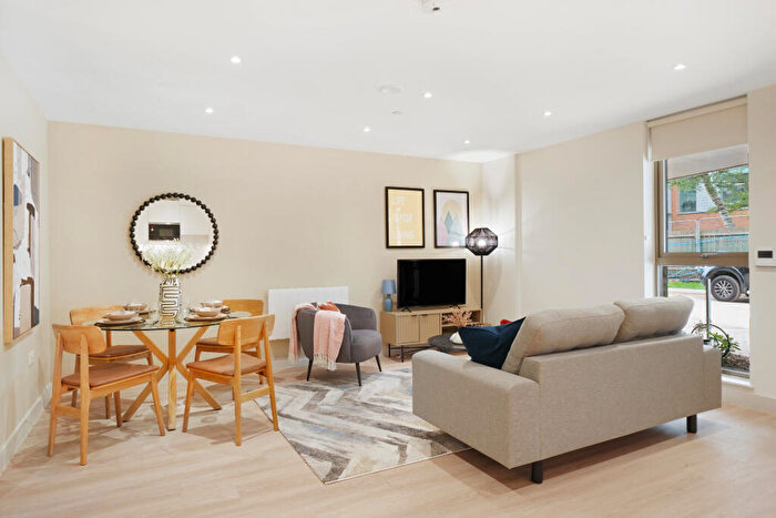 3 Bedroom Apartment To Rent In The Oakgate, KT22