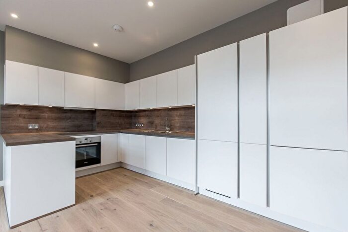 3 Bedroom Flat To Rent In Cheam Common Road, Worcester Park, KT4