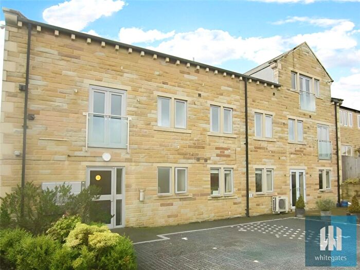 2 Bedroom Apartment To Rent In Laund Road, Salendine Nook, Huddersfield, West Yorkshire, HD3