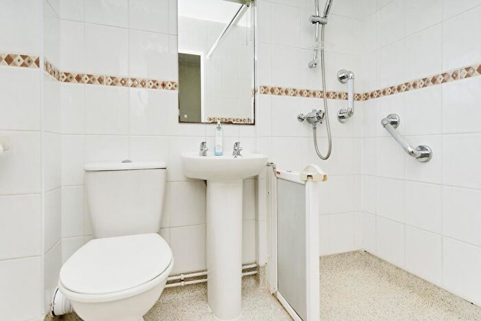 2 Bedroom Bungalow To Rent In Woods Drive, Apse Heath, PO36