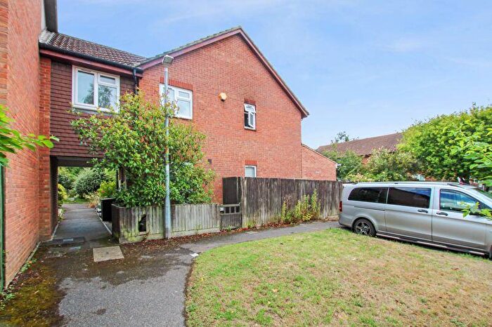 3 Bedroom Terraced House For Sale In The Oaks, Swanley, BR8