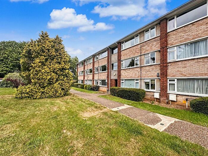 2 Bedroom Flat For Sale In Hughenden Road, St. Albans, AL4