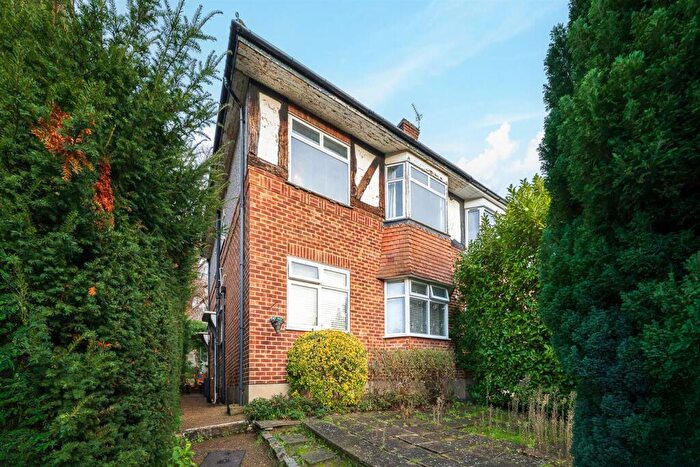 2 Bedroom Maisonette For Sale In Mill Vale, Shortlands, Bromley, BR2
