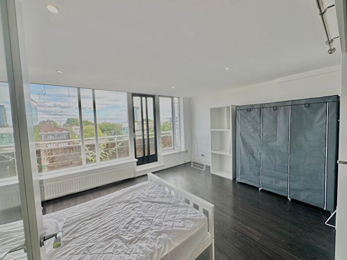 2 Bedroom Flat To Rent In Chesterton Square, London, W8