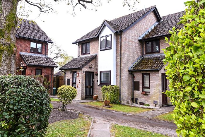 2 Bedroom End Of Terrace House For Sale In Aysha Close, New Milton, Hampshire, BH25