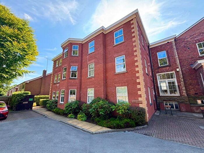 2 Bedroom Flat For Sale In Prestbury Road, Macclesfield, SK10