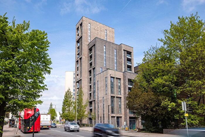 1 Bedroom Flat To Rent In Arber House, Rookery Way, The Hyde, NW9