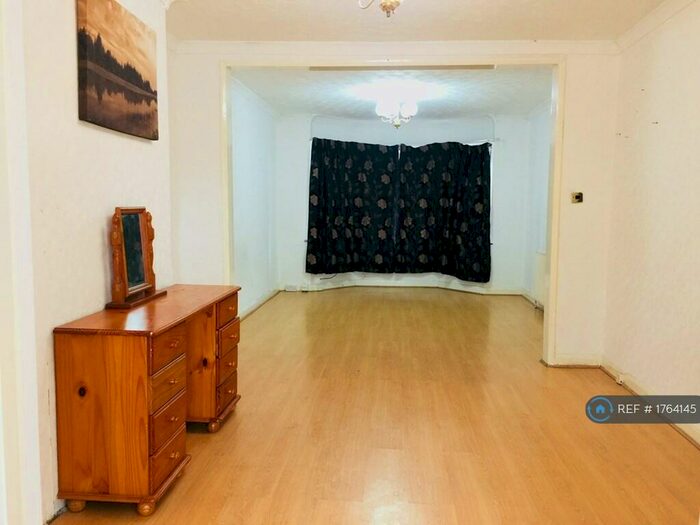 3 Bedroom Terraced House To Rent In Morland Road, Croydon, CR0