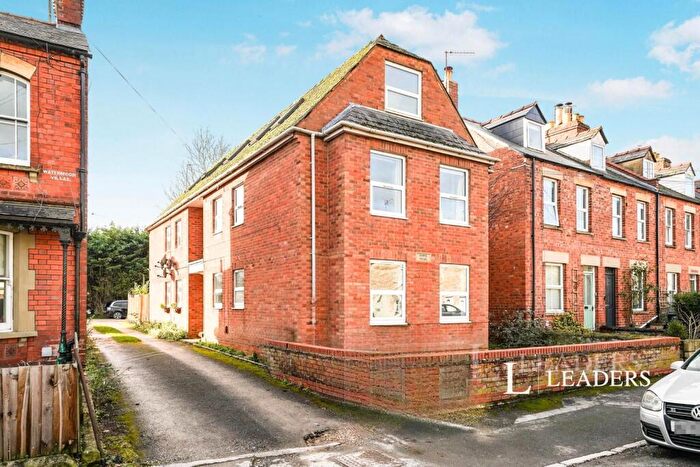 1 Bedroom Flat To Rent In Corfe House, Watermoor Road, GL7