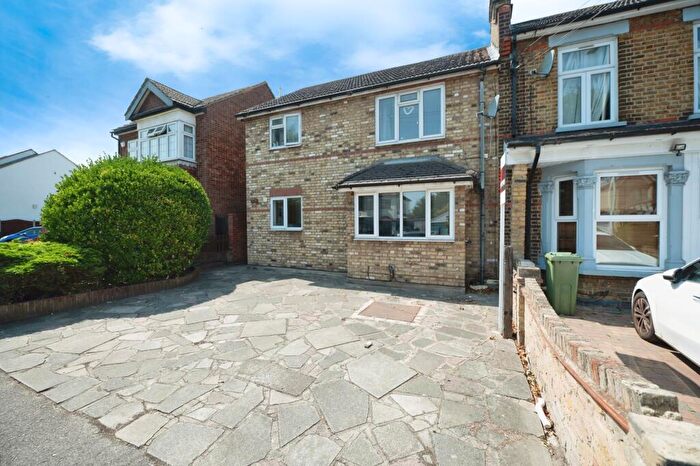 1 Bedroom Flat To Rent In Mawney Road, Romford, RM7