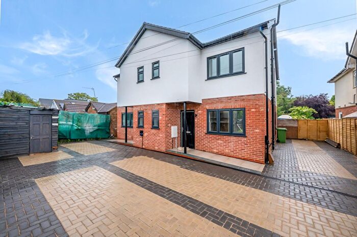 4 Bedroom Semi Detached House For Sale In Sevenoaks Way, Orpington, BR5