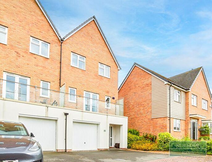 4 Bedroom Semi-Detached House For Sale In Skylark Street, Cofton Hackett, Birmingham, B45