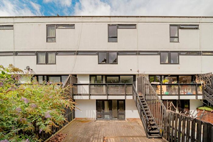 2 Bedroom Maisonette For Sale In Dunboyne Road, Hampstead, NW3