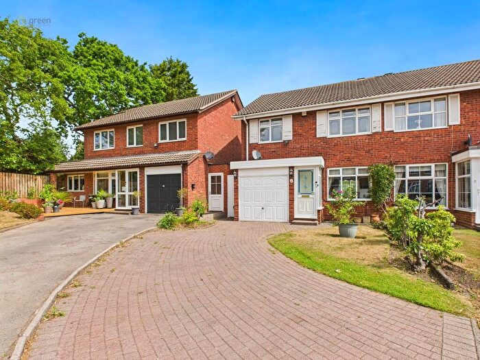 3 Bedroom Semi-Detached House For Sale In Hadleigh Croft, Minworth, B76