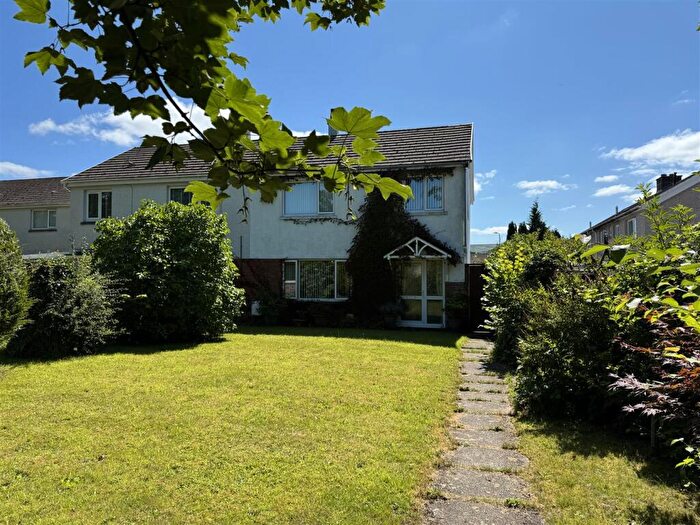 3 Bedroom Semi-Detached House For Sale In Riverway, Bonlwwyn, Ammanford, SA18
