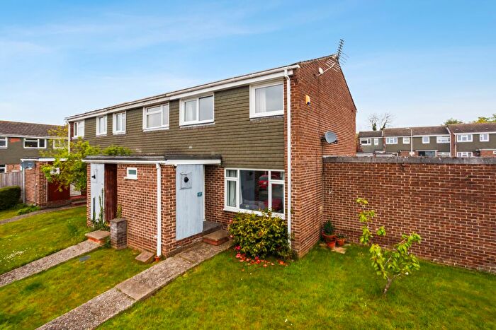 3 Bedroom Detached House For Sale In Sagecroft Road, Thatcham, RG18