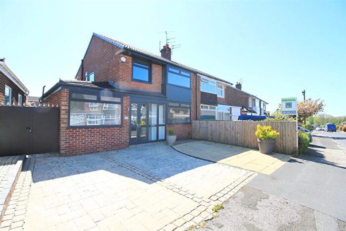 3 Bedroom Semi-Detached House For Sale In Wakeling Road, Denton, Manchester, M34