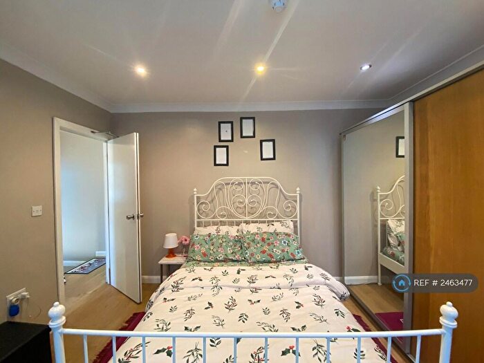 3 Bedroom Flat To Rent In Rutland Crescent, Luton, LU2