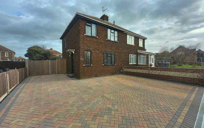 3 Bedroom House To Rent In Whiteway Road, Queenborough, ME11