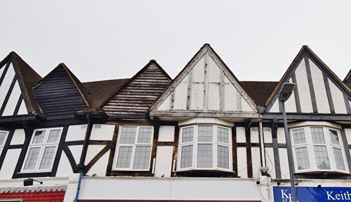 2 Bedroom Flat To Rent In Pinner Green, Pinner, HA5