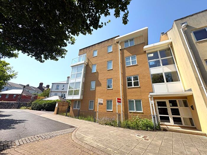 2 Bedroom Apartment To Rent In Richmond Court, EX4