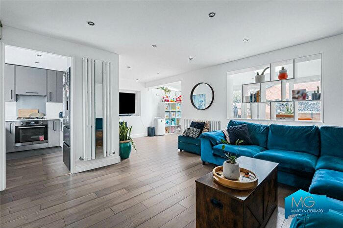 3 Bedroom End Terrace House To Rent In Marshalls Close, New Southgate, London, N11