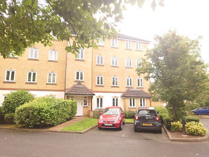2 Bedroom Flat To Rent In Bunce Drive, Caterham, CR3