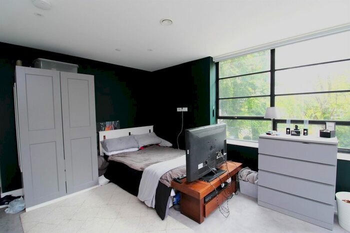 Studio To Rent In Fyfield Road, Enfield, EN1