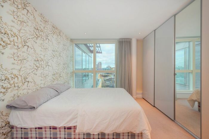2 Bedroom Flat For Sale In Goldhawk Road, Shepherd's Bush, London, W12
