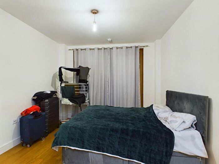 1 Bedroom Flat For Sale In Dock Head Road, Chatham, ME4