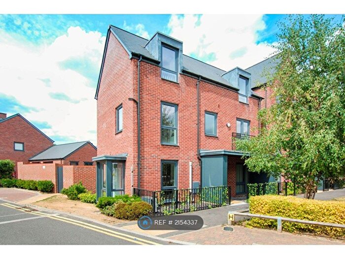 4 Bedroom Detached House To Rent In Churchill Road, Uxbridge, UB10