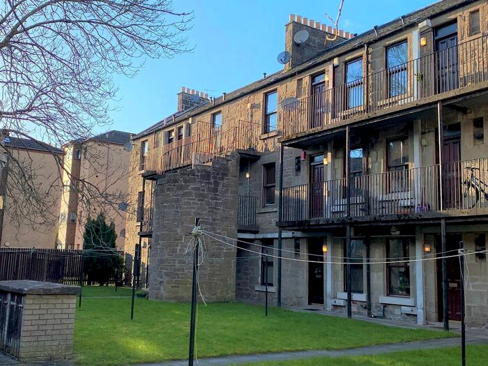 2 Bedroom Flat To Rent In Tait's Lane, Dundee, DD2