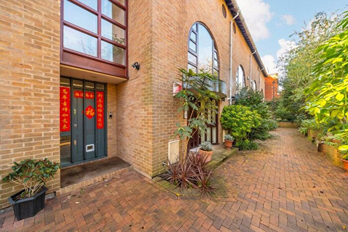 5 Bedroom House For Sale In Tower Close, Hampstead, NW3