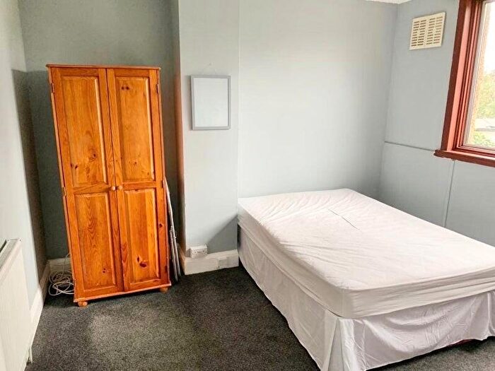 1 Bedroom House To Rent In Room, Toddington Road, Luton, LU4