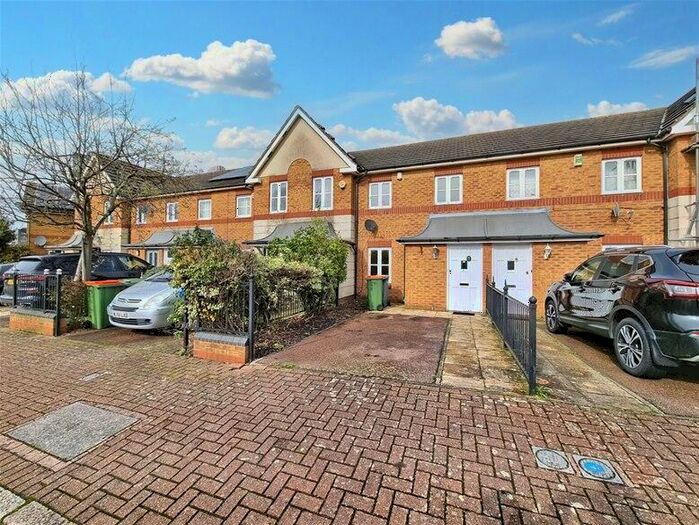2 Bedroom House To Rent In Streimer Road, Stratford, E15