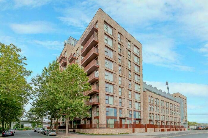 3 Bedroom Flat To Rent In Thames Road, London, E16