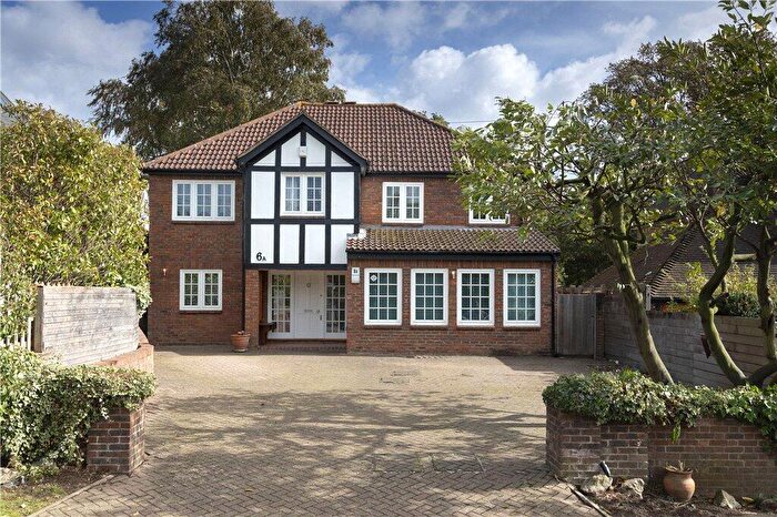 5 Bedroom Detached House To Rent In The Fairway, KT3
