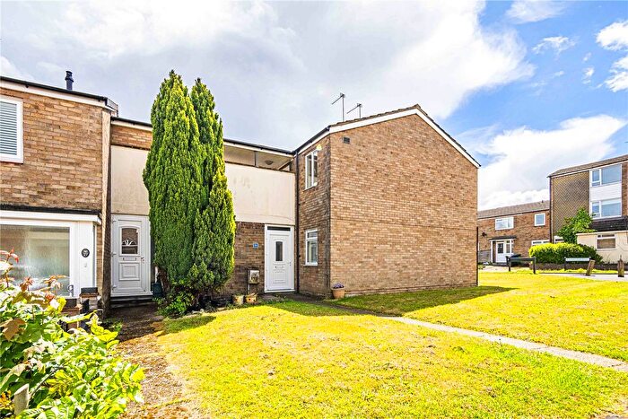 2 Bedroom Maisonette To Rent In Poynders Hill, Hemel Hempstead, Hertfordshire, HP2