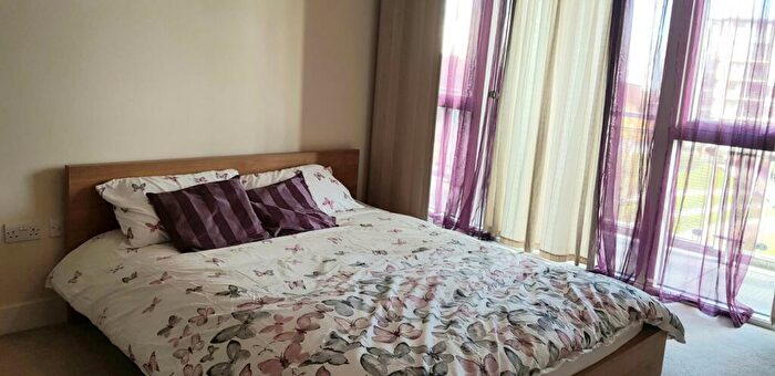 2 Bedroom Apartment To Rent In Park Central, B15